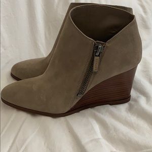 1 State wedge booties